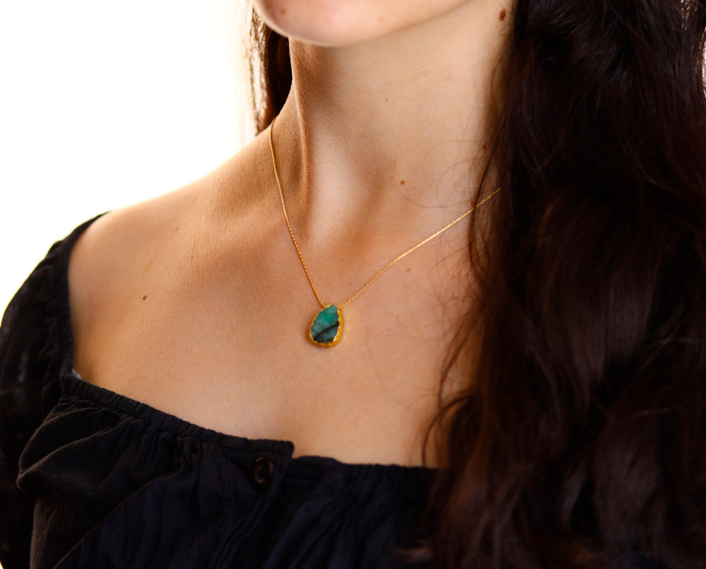 Raw Emerald Necklace Gold, Green Emerald Stone Necklace, May Birthstone Gift, Gemstone Slice Pendant Necklace Layered Necklaces hope healing